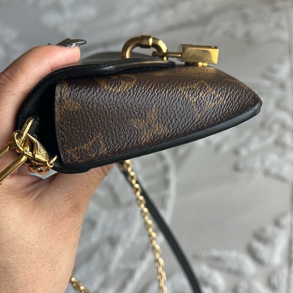 LOUIS VUITTON Padlock On Strap Monogram Handbag - Picture 6 of 13